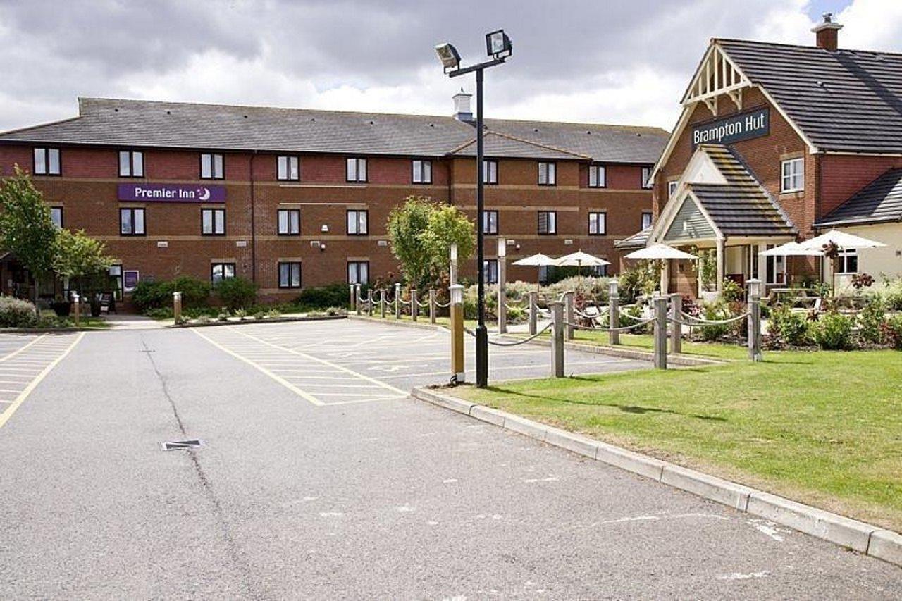 Premier Inn Huntingdon Eksteriør bilde